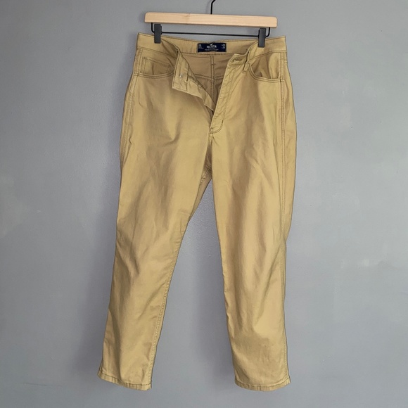 30 HOLLISTER Ultra High Rise Mom Pant Khaki Nude Tan Uniform Pant - Picture 1 of 9